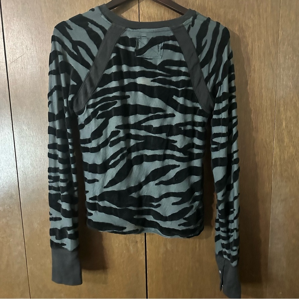 We The Free So Lush Layering Top Black & Gray Animal Print Long Sleeve XL NWT - Picture 8 of 13